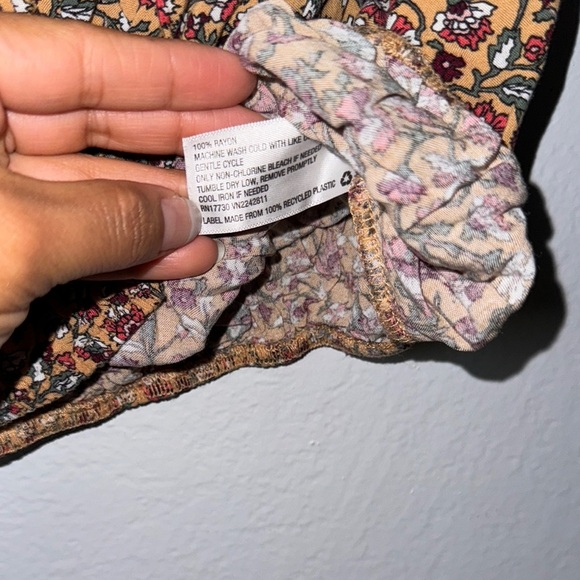 Floral Off-Shoulder Top - Picture 6 of 6